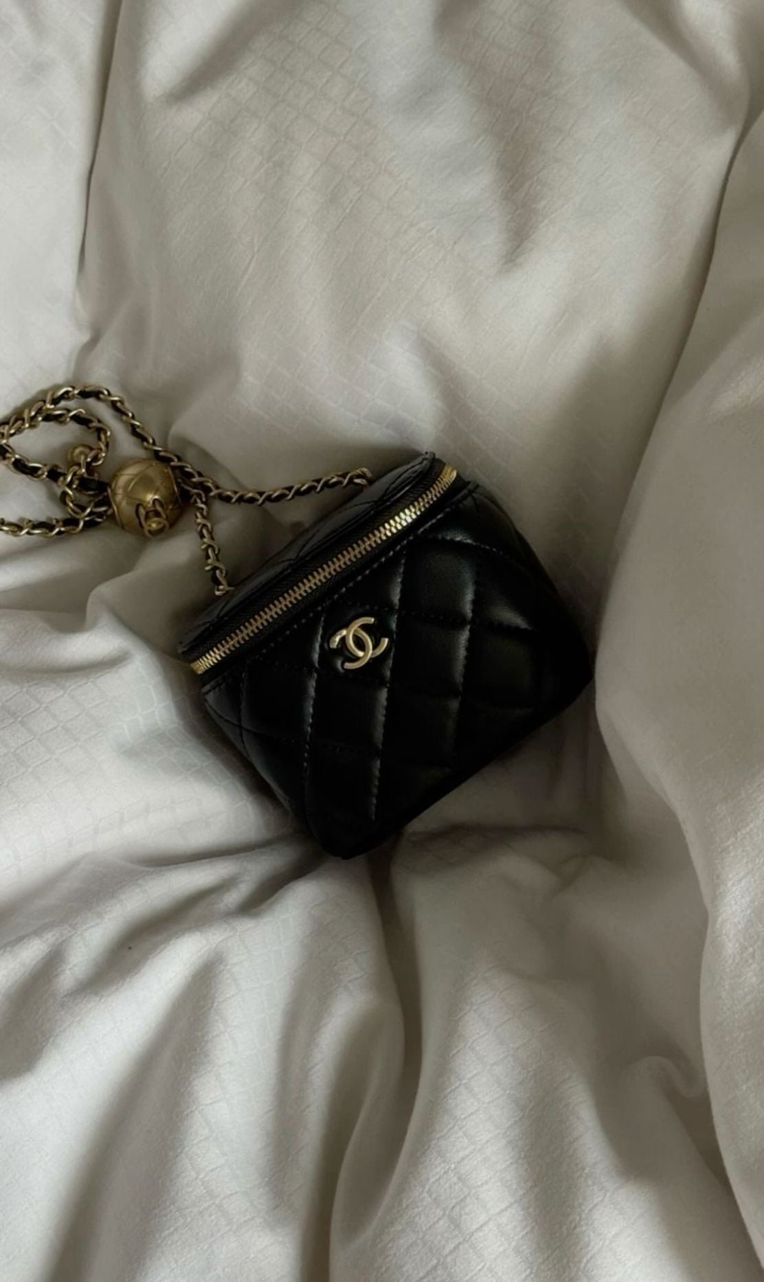 *Chanel Vanity Case with Chain mini size-
