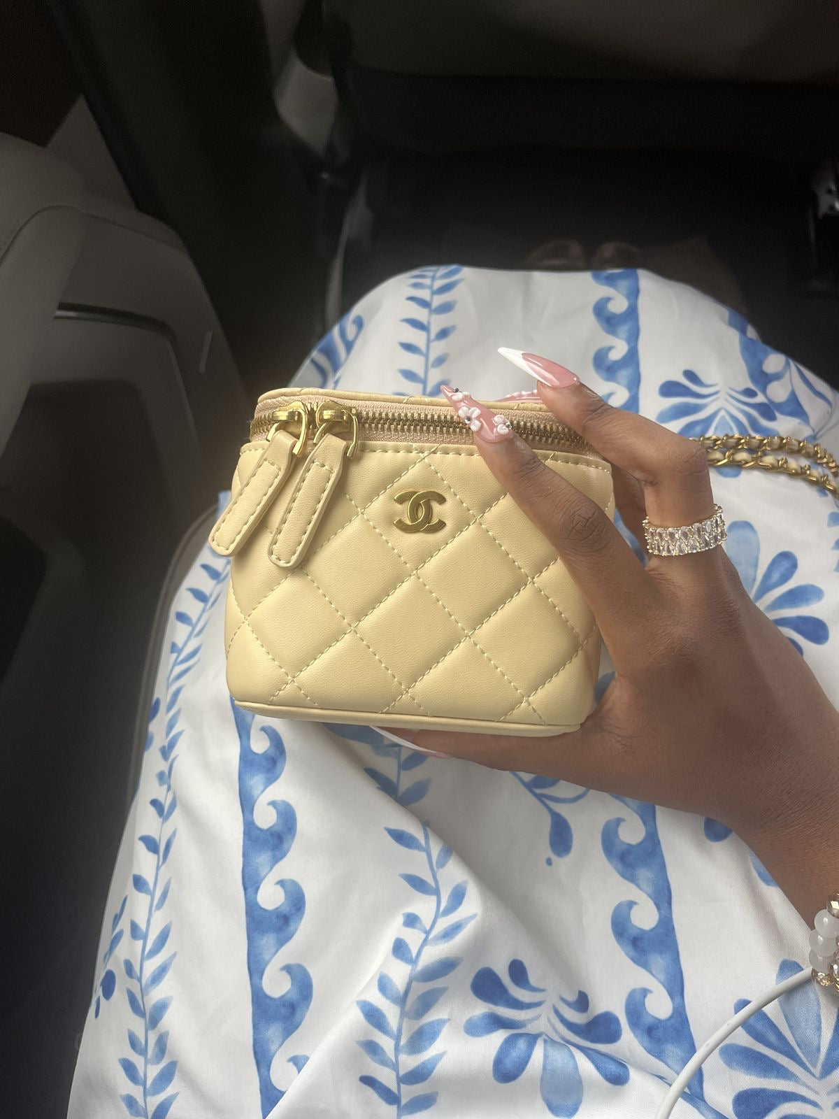 *Chanel Vanity Case with Chain mini size-