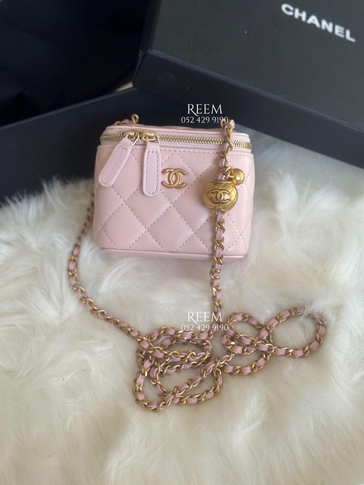 *Chanel Vanity Case with Chain mini size-