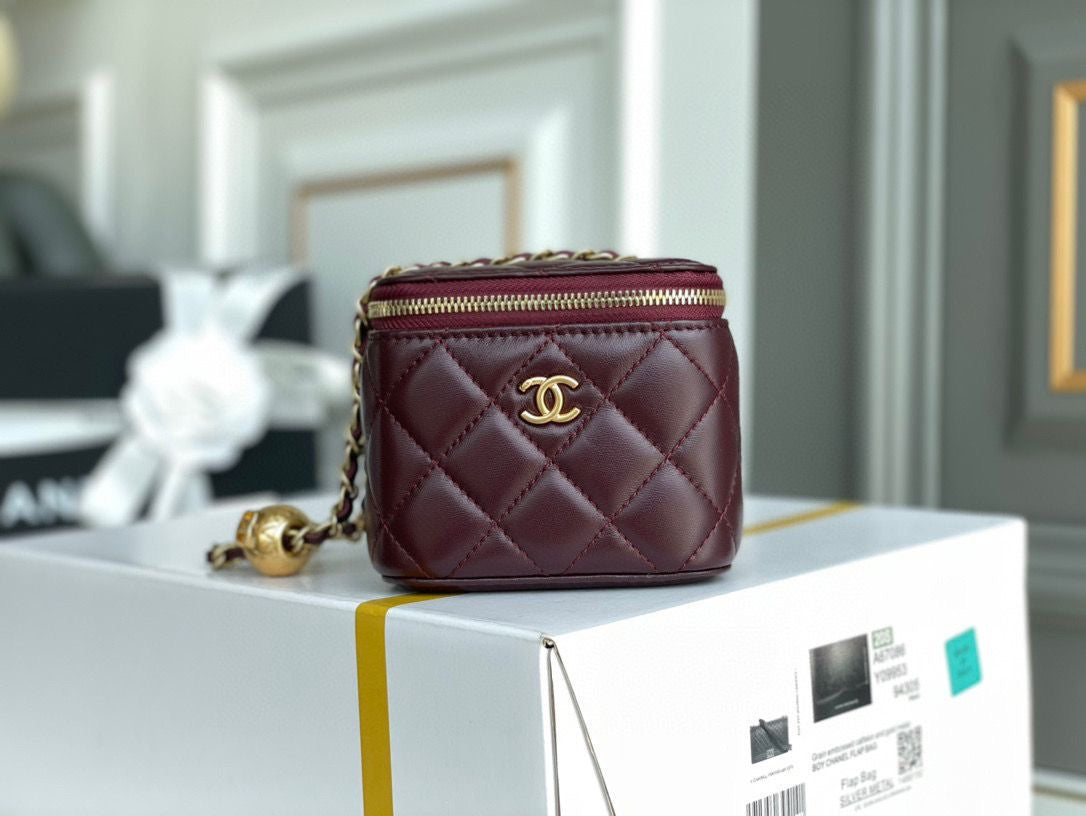 *Chanel Vanity Case with Chain mini size-